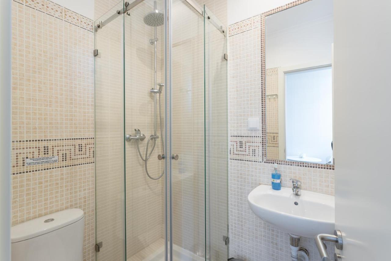 Twin Room Private Bathroom